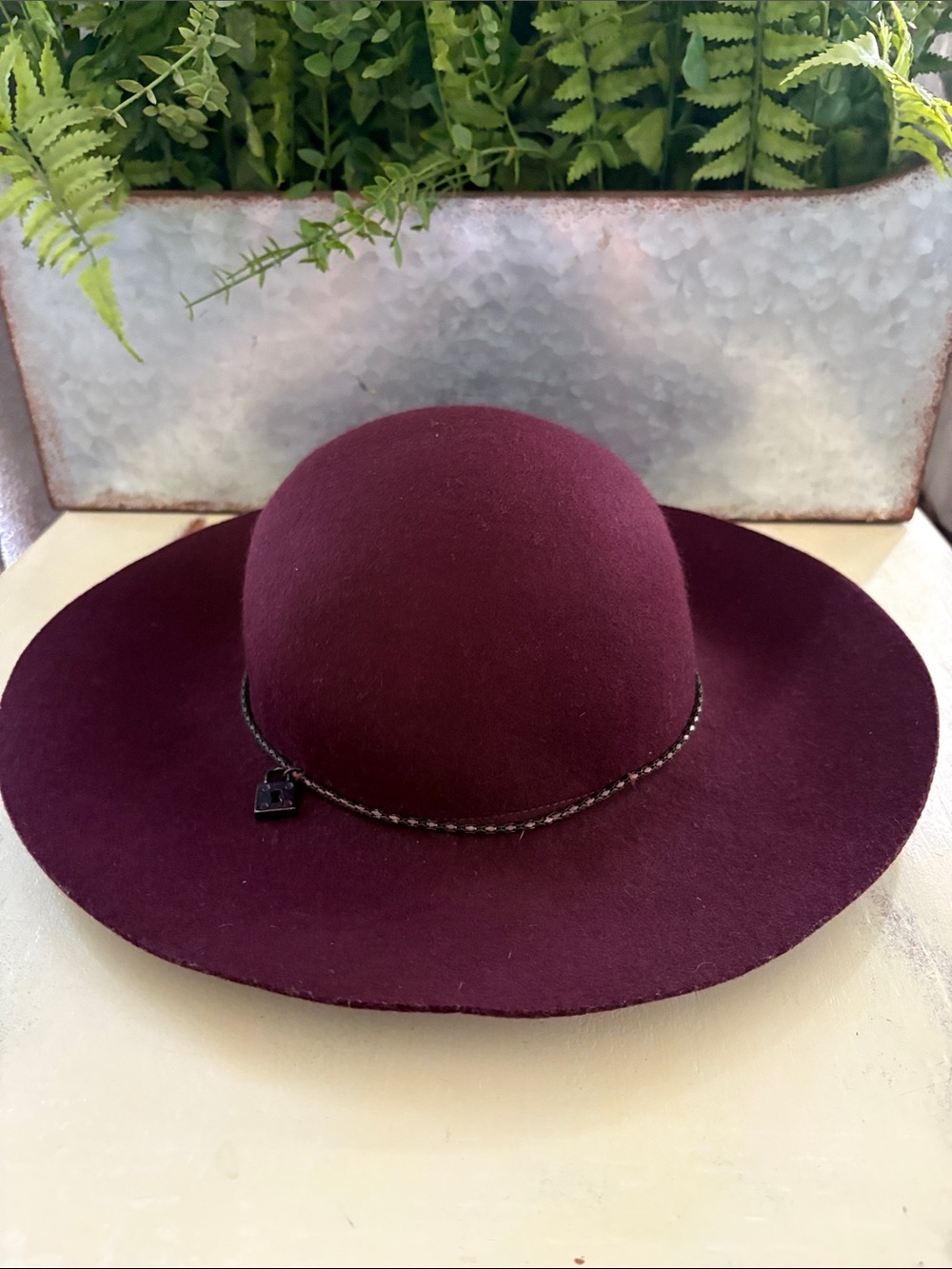 BCBG Generation Burgundy Wide Brim 100% Wool beaded trim with lock Women’s OS
